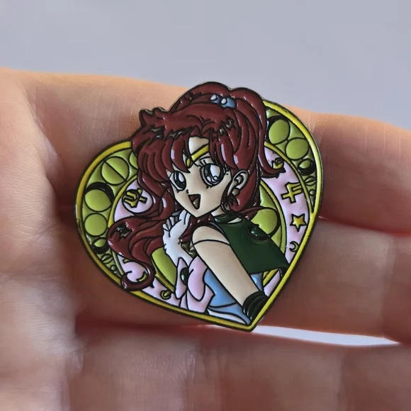 💚 Sailor Jupiter Heart Pin - Picture 2 of 5